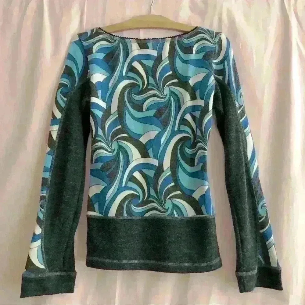 Retro  pattern warm top, 🇨🇦 Canadian Designer KarKass - Picture 2 of 7